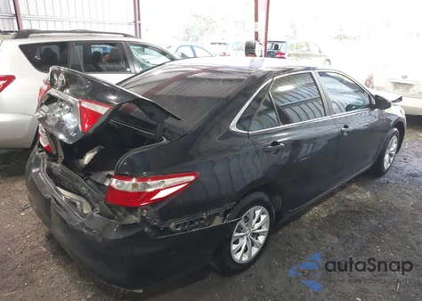 2017 Toyota Camry Le z USA, uszkodzony, nr VIN 4T1BF1FK7HU737878